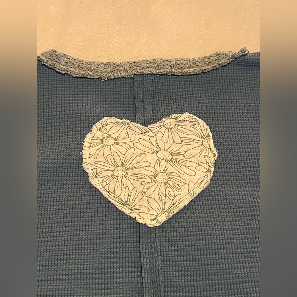 NEW! POL Thermal Knit Top with Heart Peace Sign
Patch on Front in Sz. Large - Picture 11 of 15